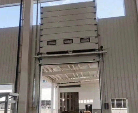 İtfaiye İstasyonu Yalıtımlı Seksiyonel Garaj Kapıları Yüksek Mukavemet Güvenlik Verimliliği