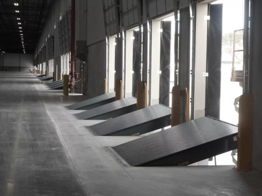 Hidrolik Yükleme Dock Leveler Yüksek Mukavemetli Çelik Depo Lojistik Ayarlanabilir