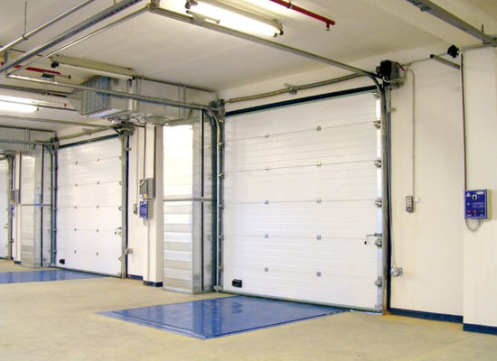 İzole Bölümlü Garaj Kapısı 50mm-80mm Endüstriyel Üstteki Paslanmaz Çelik