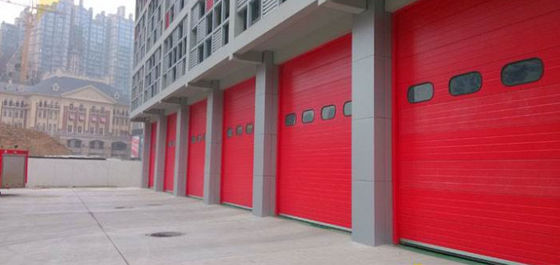 50mm Panel Endüstriyel Seksiyonel Kapı 3000x4000 Kırmızı Boyalı Çelik Sandviç Otomatik