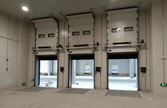 Endüstriyel Garaj Çelik İzoleli Seksiyonel Kapılar 380V Otomatik Uzaktan Kumandalı