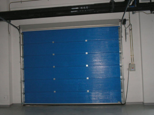İtfaiye İstasyonu Yalıtımlı Seksiyonel Tavan Kapıları IP 54 Koruma Sınıfı