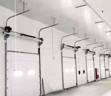 Ticari yalıtımlı bölümlü garaj kapıları yukarı 0.2-0.4m / S Otomatik