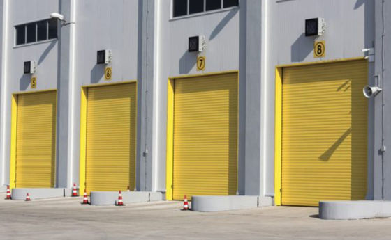 Modern Güvenlik Rulo Kapıları Hava Duruma Direnişli Kolay Kurulum ve Güvenlik Özellikleri Renkli ve Rüzgar geçirmez PVC