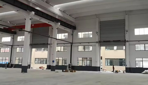 Güvenlik Beyaz Çelik Üst Kapı Bölüm Kapı yalıtımlı El / Otomatik Çalışma Toptan Modern Elektrik