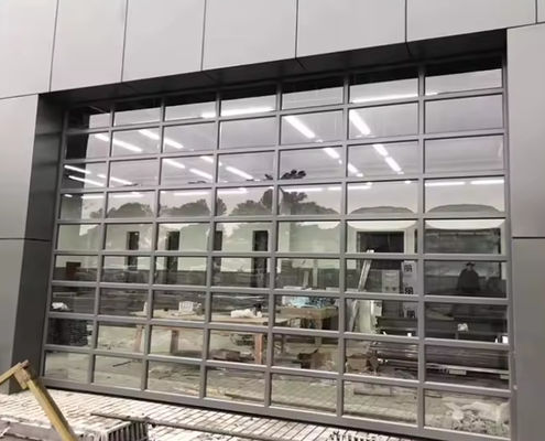 Modern Alüminyum Bölüm Kapısı Çeşitli Renklerde Çift Camlı 9x8 9x7 16x7 Modern üst kapı tam manzaralı