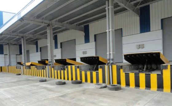10000-20000 lbs yükleme rıhtım düzelticileri Galvanizli Çelik Güvenlik Çubukları ve Çubukları Sitede Montaj