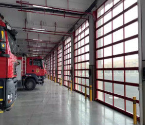 Su geçirmez Sınıf 3 Bölmeli Garaj Kapısı Alüminyum Alaşım Siyah Toz Kaplama
