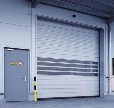 Özel Güç Kapalı 50-80mm Polyurethane köpüklü yalıtımlı bölümlü garaj kapıları