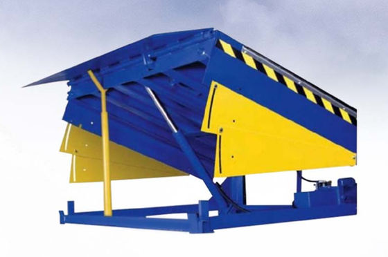 Dock Door Levelers Workshop Otomatik Dock Plate 25000-40000LBS Güvenli Tasarım Özel Güverte Yüksekliği Özelleştirilebilir Hidrolik Asansör Platformu Dock Ramp Leveler Konteyner Yükleme Rampı Lojistik için