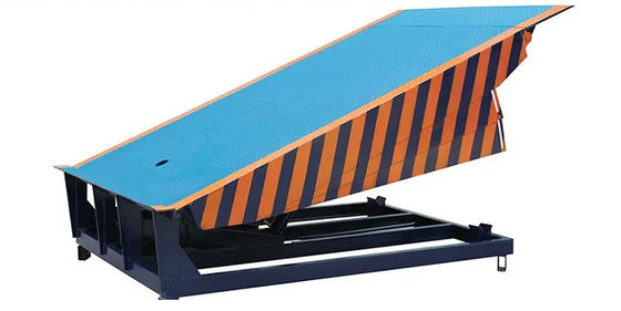 Ağır Görevli Atölyesi Otomatik Dock Plate Dock Door Levelers 25000-40000LBS Kapasite Dock Operasyonları İçin Güvenli Tasarım