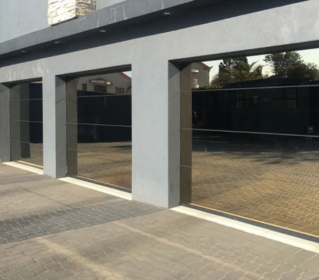 Özel Ticari Çift Camlı Şeksiyonlu Garaj Kapısı Su geçirmezliği Sınıf 3 ve El Ya da Otomatik