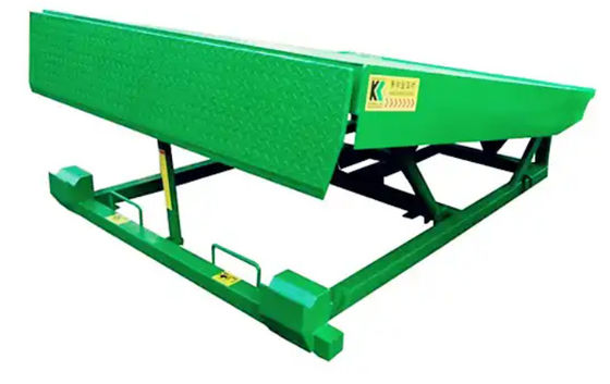 Düğme Kontrolleri Atölyesi Otomatik Dock Plate Dock Door Levelers 25000-40000LBS Güvenli Tasarım