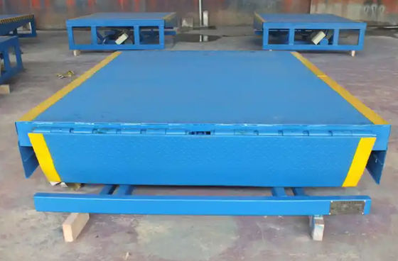 Güvenlik Zincirleri Atölyesi Otomatik Dock Plate Dock Door Levelers 25000-40000LBS Yükleme için Güvenli Tasarım