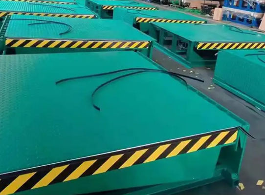 Elektrikli Dock Kapı Düzleştiricileri Atölyesi Otomatik Dock Plate 25000-40000LBS Güvenli yükleme için güvenli tasarım