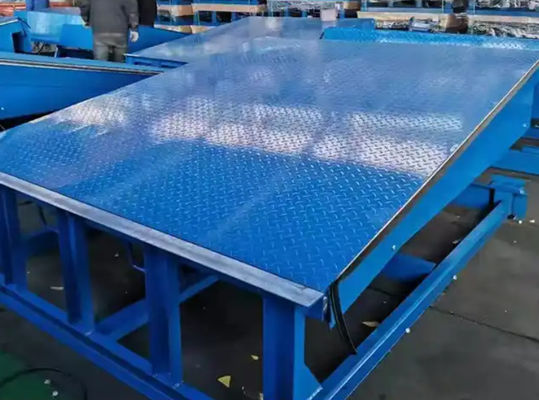 Elektrikli Dock Kapı Düzleştiricileri Atölyesi Otomatik Dock Plate 25000-40000LBS Güvenli yükleme için güvenli tasarım