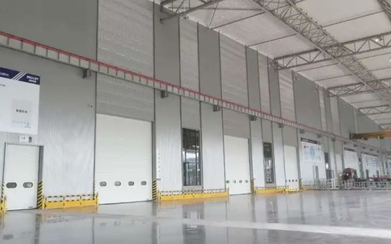 İtfaiye İstasyonu Otomatik Ağır Hizmet Tipi Endüstriyel Tavan Vinç Kapısı | PU Panel Bölmeli Tavan Kapıları, Hava Yalıtımlı Tasarım ve Endüstriyel Bölmeli Kapılar