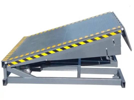 Yüksek Kapasiteli 25000-40000LBS Güvenli Tasarım Atölyesi Özelleştirilebilir Dudak Uzunluğuyla Otomatik Dok Plakası Lojistik ve Dağıtım Merkezleri için Ağır Güçlü Yükleme Çözümü