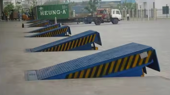 Rampa Kapısı Seviyelendiriciler Atölyesi Otomatik Rampa Plakası Güvenlik Barları ile Verimli 8T Ağır Hizmet Tipi Güçlü Çelik Yükleme Platformu Depolar için