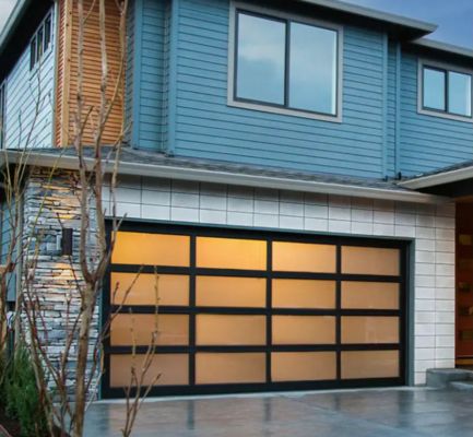 Modern Tasarım Tarzı Su Geçirmez Otomatik Siyah Alüminyum Buzlu Şeffaf Cam Bölmeli Garaj Kapısı, Bölmeli Tasarımla