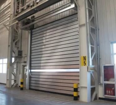 Açık Geçiş İçin Otomatik dikey Endüstriyel asansör iç Yüksek Hızlı Spiral Kapı Sandviç Panel 70mm