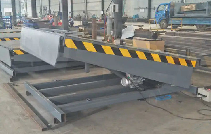 Özelleştirilebilir platform boyutu ve dudak uzunluğu ile galvanizli bitiş yükleme iskeleti seviyeleyicisi 6 ton elektrikli hidrolik platform