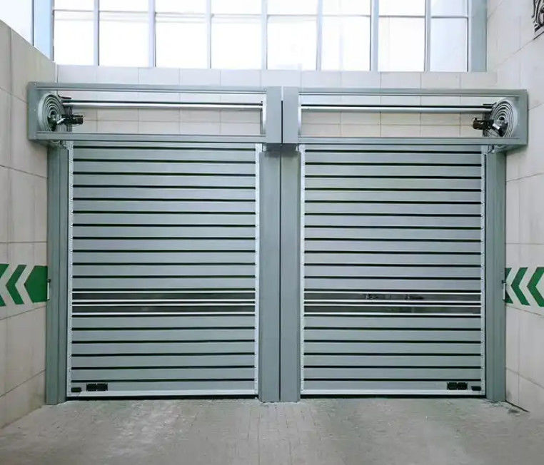 PLC Kontrollü Hız 220V Güç Tedarikçi Spiral Kapı 0,8m/s Kapama Üretim Tesisi Otomatik Çapraz Kapı