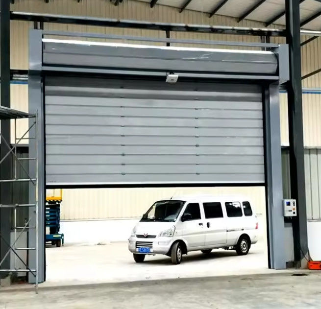 Hız Spiral Kapı 0.8m/s Açma 0.75KW Motor Gücü Fotoelektrik Sensör Güvenlik Sistemi