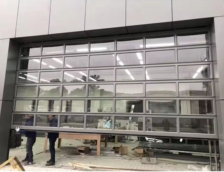 Modern Alüminyum Bölüm Kapısı Çeşitli Renklerde Çift Camlı 9x8 9x7 16x7 Modern üst kapı tam manzaralı