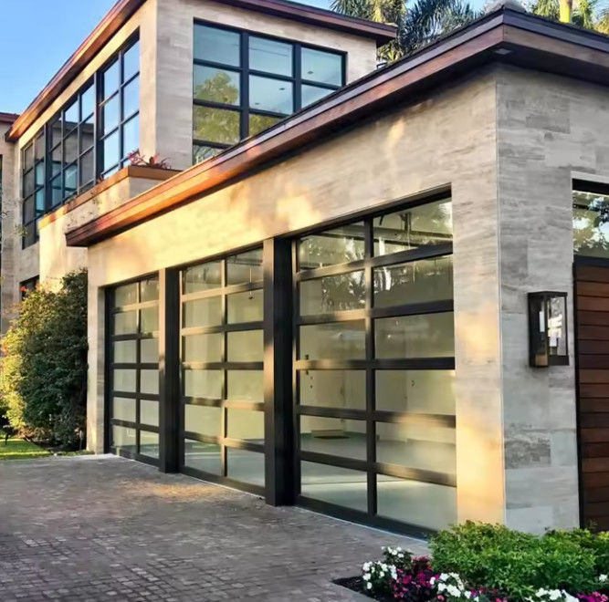 Su geçirmezlik Sınıf 3 Şeffaf Cam Bölümlü Garaj Kapısı Konut Evi İçin Evin Çubuk Çekişini Artırın