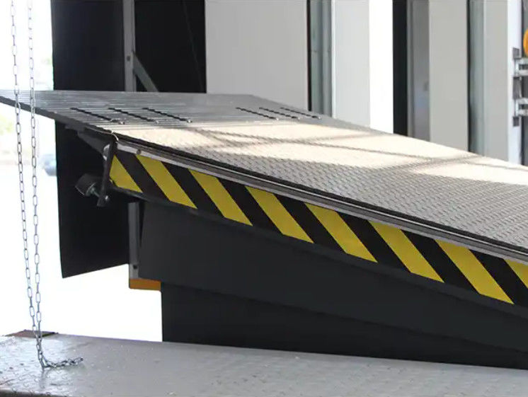 Mekanik rıhtım kapısı düzeltme atölyesi Otomatik rıhtım plaka 25000-40000LBS güvenli