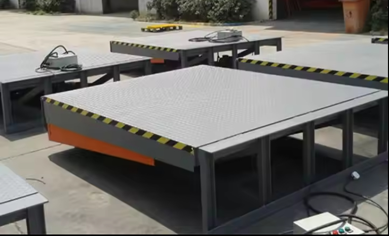 Rıhtım Kapısı Seviyelendiriciler Atölyesi Otomatik Rıhtım Plakası 25000-40000LBS Güvenli Tasarım Mekanik Yüksek Performanslı Elektrikli Hidrolik Esnek Yükleme