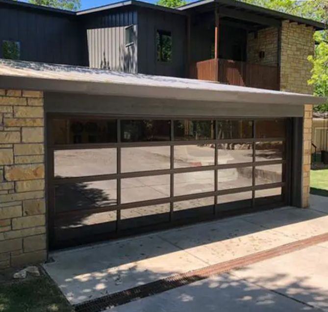 Su Geçirmezlik Sınıfı 3 Şeffaf Cam Mükemmel Rüzgar Direnci Endüstriyel Tavan Tipi Sağlam Bölmeli Garaj Kapısı (Manuel veya Otomatik)