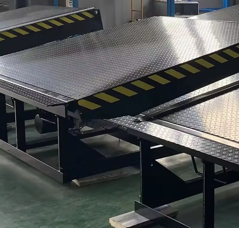 Kapasite 10 Atölyesi Otomatik Dock Plate Dock Door Levelers Air Dock Leveler Manual Type Warehouse Logistics için Ağır Görevli Yükleme Ramp